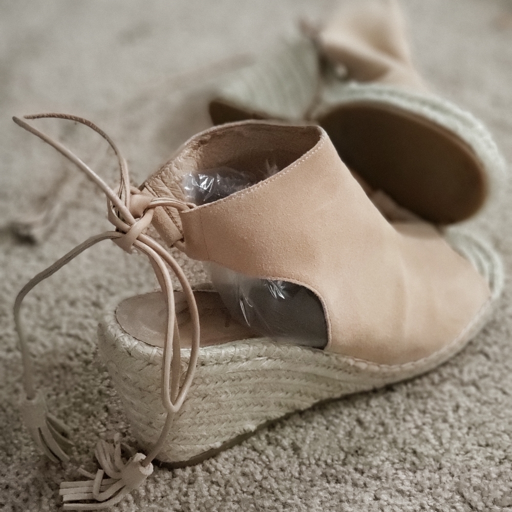 Natural leather wedge